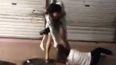 Do mâu thuẫn cá nhân, chị K. bị bồ nhí của chồng hành hung. Ảnh: Cắt từ clip