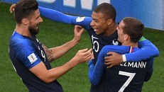 HLV Deschamps làm nên lịch sử, Mbappe xứng danh tiểu Pele 