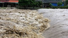 Nhiều địa phương bị chia cắt sau bão số 3