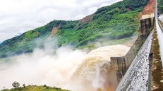 Những quả “bom nước” luôn là nỗi ám ảnh của người dân vùng thủy điện (Trong ảnh: Ðập thủy điện Sông Tranh 2). Ảnh: PV.