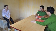 Lê Thị Hạnh tại cơ quan công an