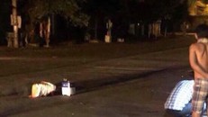 Hiện trường sau khi hai nhóm côn đồ hỗn chiến ở chân cầu Đò Quan (Nam Định) khiến một người đi đường trúng đạn tử vong.