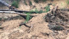 Nhiều tuyến đường liên xã bị sạt lở nghiêm trọng.