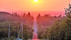 Xa lộ thẳng tắp được ví như đường đến thiên đàng ở Nhật