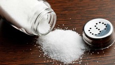 6 dấu hiệu 'tố cáo' bạn ăn quá nhiều muối