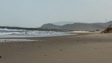 Người dân tại một số xã ven biển huyện Kỳ Anh cảm nhận rõ trận động đất, nhiều người hoảng loạn chạy ra khỏi nhà. 