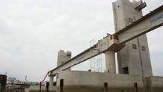 Gần nửa năm qua, các hạng mục của dự án chống ngập do triều trong tình trạng bất động.