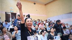 Người dân Thủ Thiêm trong buổi tiếp xúc cử tri của đoàn Đại biểu Quốc hội TP HCM hôm 20/10