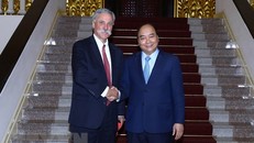 Thủ tướng Nguyễn Xuân Phúc tiếp ông Chase Carey, Chủ tịch kiêm Giám đốc điều hành Tập đoàn Formula One