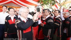 Tổng Bí thư, Chủ tịch nước Nguyễn Phú Trọng dự Ngày hội Đại đoàn kết toàn dân tộc các Buôn , thôn xã Dur Kmăl, huyện Krông Ana