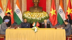 Tổng Bí thư, Chủ tịch nước Nguyễn Phú Trọng và Tổng thống Ấn Độ Ram Nath Kovind chứng kiến Lễ ký Biên bản ghi nhớ về hợp tác giữa Cục Ngoại vụ, Bộ Ngoại giao Việt Nam và Hiệp hội Doanh nghiệp Ấn Độ