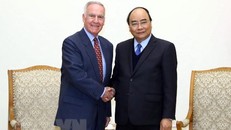 Thủ tướng Nguyễn Xuân Phúc tiếp ông Pete Peterson, cựu Đại sứ Hoa Kỳ tại Việt Nam. 