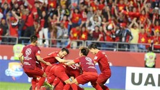 Các cầu thủ tuyển Việt Nam vỡ òa sau khi đội nhà vào tứ kết sau loạt đá 11 mét cân não với Jordan