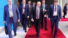 Tổng thống Nga Putin (giữa) tại Hội nghị G20