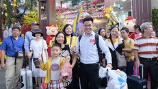 Ngày nay người Việt đã dần thay đổi quan niệm "ăn Tết" thành "chơi Tết".