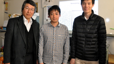 Giáo sư Masaki Nakagawa (trái, ngoài cùng) là người hướng dẫn của Lý Tuấn Nam và Nguyễn Công Kha tại ĐH Nông nghiệp và Công nghệ Tokyo, Nhật Bản.