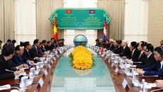 Tổng Bí thư Nguyễn Phú Trọng hội kiến với Thủ tướng Chính phủ Hoàng gia Campuchia Samdech Hun Sen