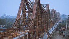 Cầu Long Biên, nơi vụ việc hi hữu xảy ra (Ảnh: Minh Sơn/Vietnam+)