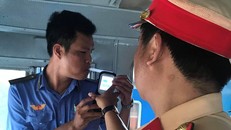 Lái tàu cũng bị kiểm tra nồng độ cồn