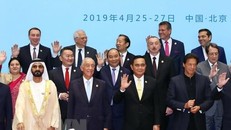 Thủ tướng Nguyễn Xuân Phúc và các trưởng đoàn chụp ảnh chung. (Ảnh: Thống Nhất/TTXVN)