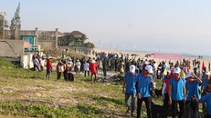 2.000 người ra quân dọn vệ sinh bãi biển