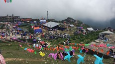 Đông đảo người dân và du khách tham dự Liên hoan du lịch Mẫu Sơn 2019