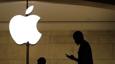 Nếu đàm phán thành công, Apple sẽ rút ngắn nhiều năm nghiên cứu để thúc đẩy việc sản xuất chip modem cho điện thoại thông minh thích ứng với mạng 5G. (Ảnh: Getty Images)