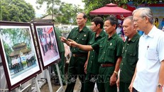 Đông đảo người dân Thái Nguyên đến tham quan triển lãm.