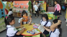 Học sinh Trường TH Nguyễn Văn Trỗi, quận 4 trong tiết đọc sách tại thư viện