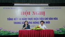 Thứ trưởng Trịnh Thị Thủy và Phó Chủ tịch UBND tỉnh Hà Nam Bùi Quang Cẩm điều hành phần thảo luận tại Hội nghị