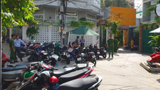 Khám xét căn nhà tranh chấp.