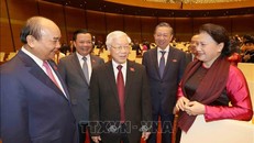 Tổng Bí thư, Chủ tich nước Nguyễn Phú Trọng, Thủ tướng Nguyễn Xuân Phúc, Chủ tịch Quốc hội Nguyễn Thị Kim Ngân và các đại biểu dự kỳ họp.