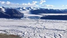 Đảo Ellesmere ở Canada, nơi các nhà nghiên cứu đã thu thập các mẫu nước do băng tan - Ảnh: Luke Copland