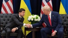 Tổng thống Donald Trump và người đồng cấp Volodymyr Zelenskiy. (Nguồn: EPA)