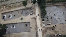 Hiện trường Bãi cọc gỗ được khai quật