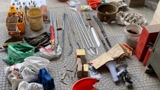 Các loại vũ khí mà nhóm đối tượng dùng để chống đối lực lượng chức năng. 