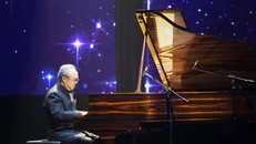 Chương trình có sự tham gia của NSND Đặng Thái Sơn.