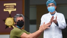 Việt Nam liên tục điều trị khỏi bệnh cho nhiều người mắc Covid-19. Ảnh: Duy Hiệu.