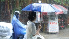 Hà Nội trời nhiều mây, có mưa rào và dông vài nơi.