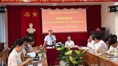 Quang cảnh buổi họp báo vụ bị cáo nhảy lầu tự tử tại TAND tỉnh Bình Phước.