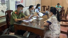 Cơ quan chức năng làm việc với cô gái.