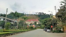 Dự án xây lắp khẩu hiệu tại đồi Ông Tượng ở Hòa Bình đang gây xôn xao dư luận