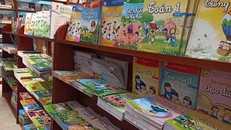 Sách giáo khoa lớp một mới sẽ được áp dụng từ năm học 2020-2021. (Ảnh: PV/Vietnam+)