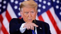 Trump ra lệnh cấm đầu tư vào 31 công ty Trung Quốc