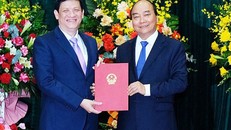 Thủ tướng Nguyễn Xuân Phúc đã trao quyết định bổ nhiệm chức danh Bộ trưởng Bộ Y tế cho GS.TS Nguyễn Thanh Long.
