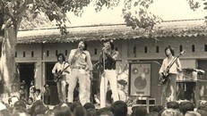 Nhạc sỹ Trần Tiến trong một lần du ca