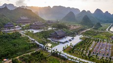 Cảnh sắc chùa Tam Chúc - Vịnh Hạ Long trên cạn