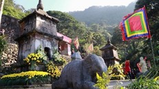 Chùa Ngoạ Vân (thị xã Đông Triều, tỉnh Quảng Ninh).