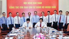 Ông Bùi Thanh Sơn nhận bàn giao nhiệm vụ Bộ trưởng Bộ Ngoại giao