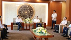 Giám đốc Công an tỉnh Phú Thọ Phạm Trường Giang báo cáo với Đoàn công tác những kết quả quan trọng trong vụ án “Đánh bạc nghìn tỷ qua mạng Internet” do Công an tỉnh Phú Thọ điều tra, triệt phá.